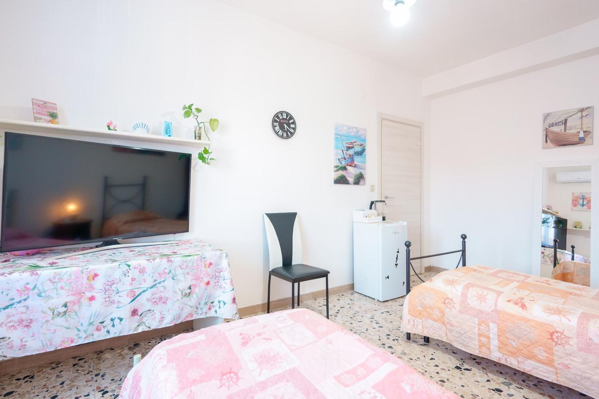 B&B Pothos - Eng Ita - Air Conditioning Wi-Fi Fridge Netflix Local Guide - Aria Condizionata, Frigo, Internet, Guida Locale Каляри Екстериор снимка