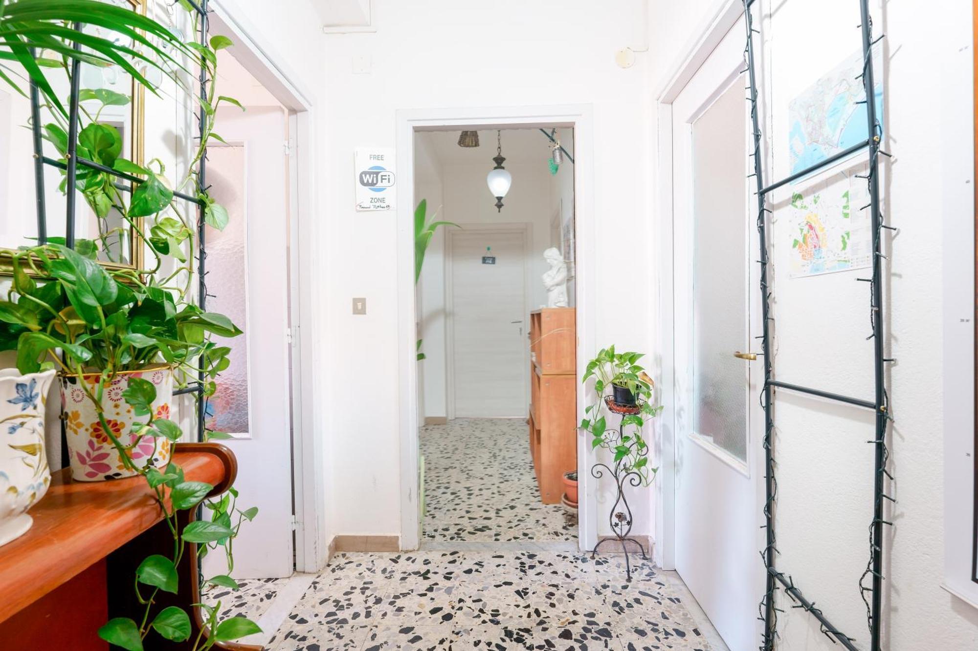 B&B Pothos - Eng Ita - Air Conditioning Wi-Fi Fridge Netflix Local Guide - Aria Condizionata, Frigo, Internet, Guida Locale Каляри Екстериор снимка