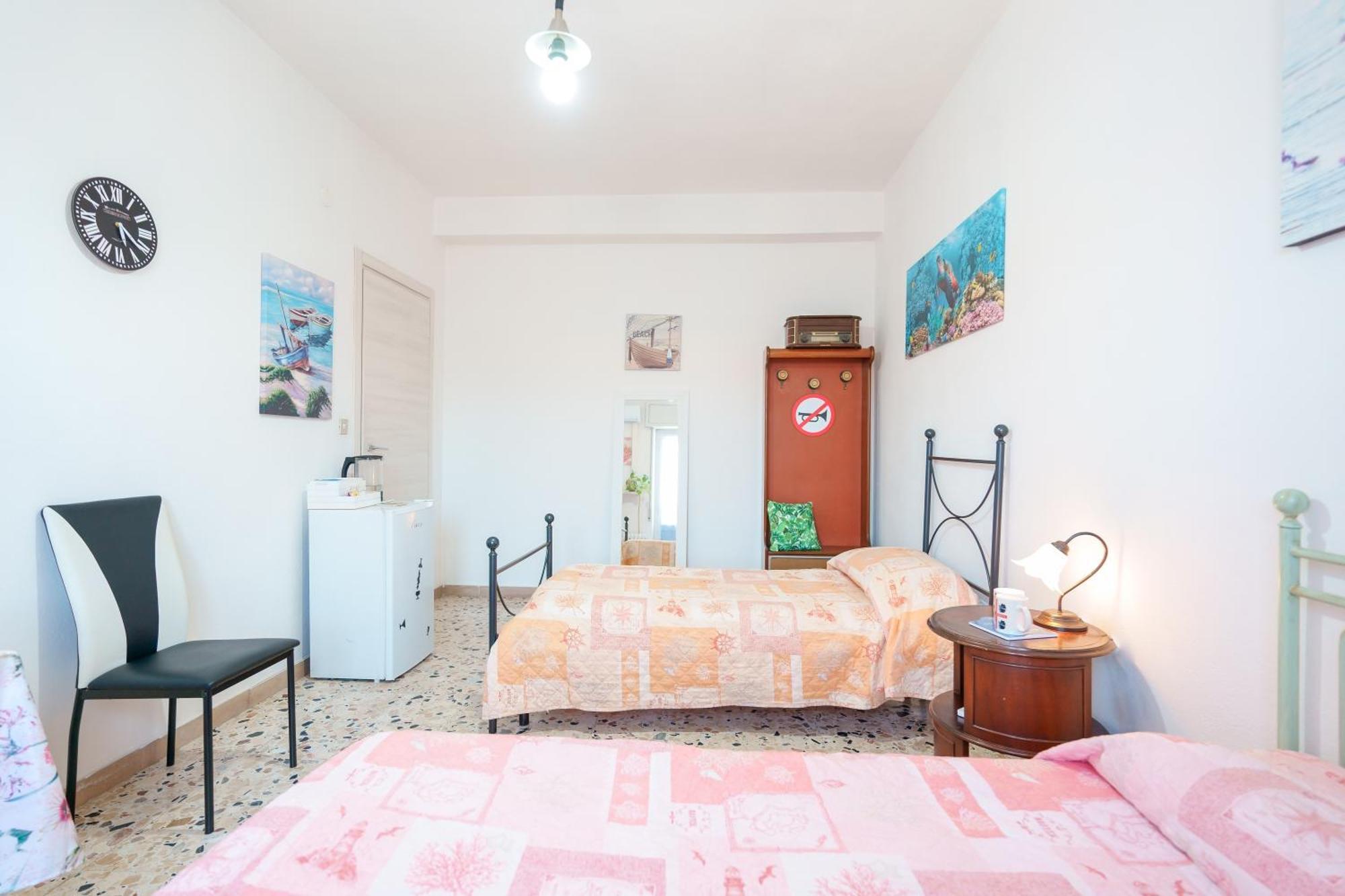 B&B Pothos - Eng Ita - Air Conditioning Wi-Fi Fridge Netflix Local Guide - Aria Condizionata, Frigo, Internet, Guida Locale Каляри Екстериор снимка